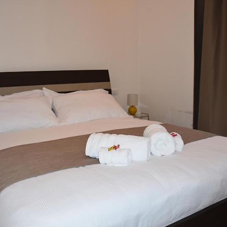 R & A Minerva Suites Pavia Kültér fotó